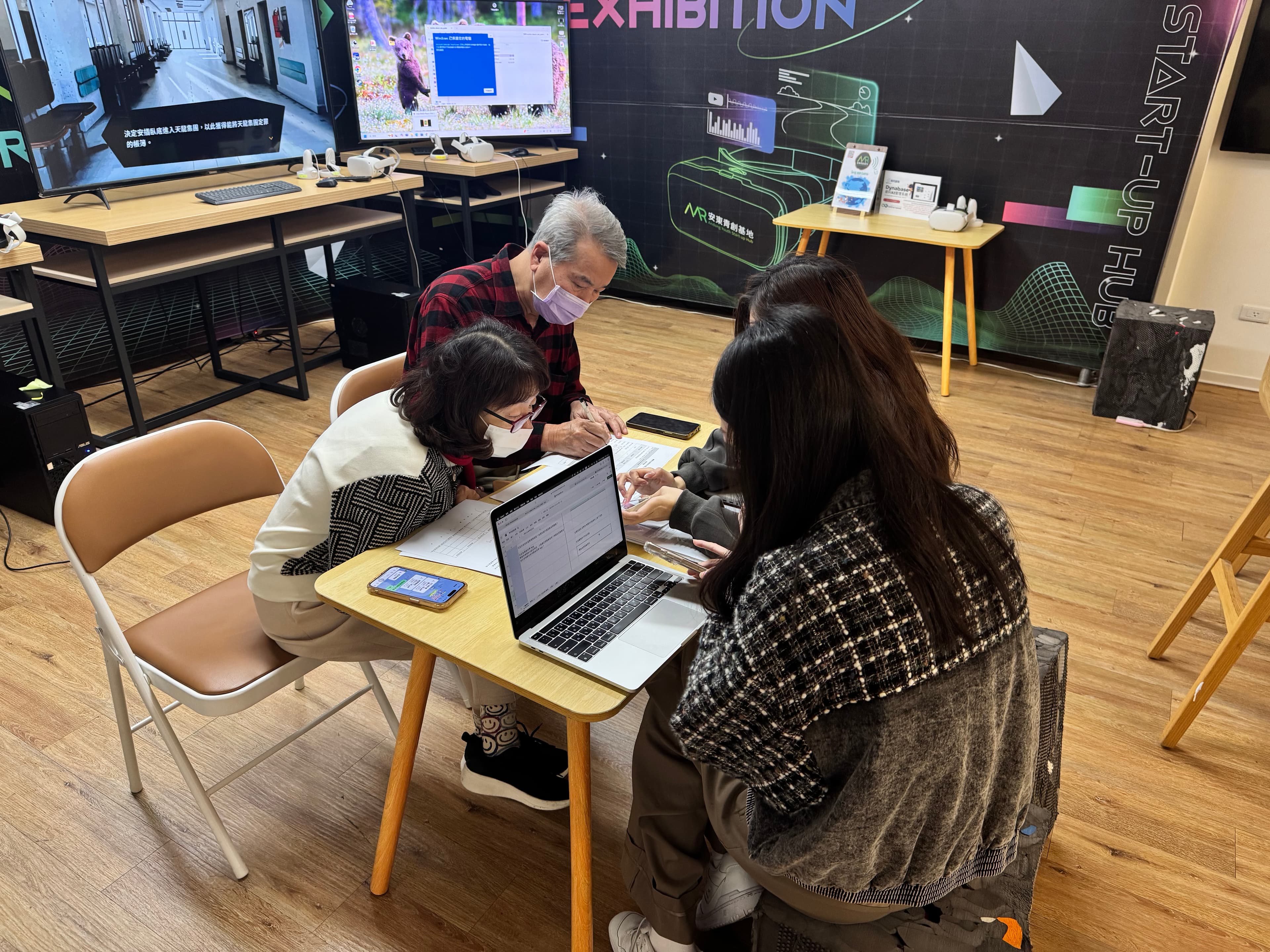 Research session with elderly users